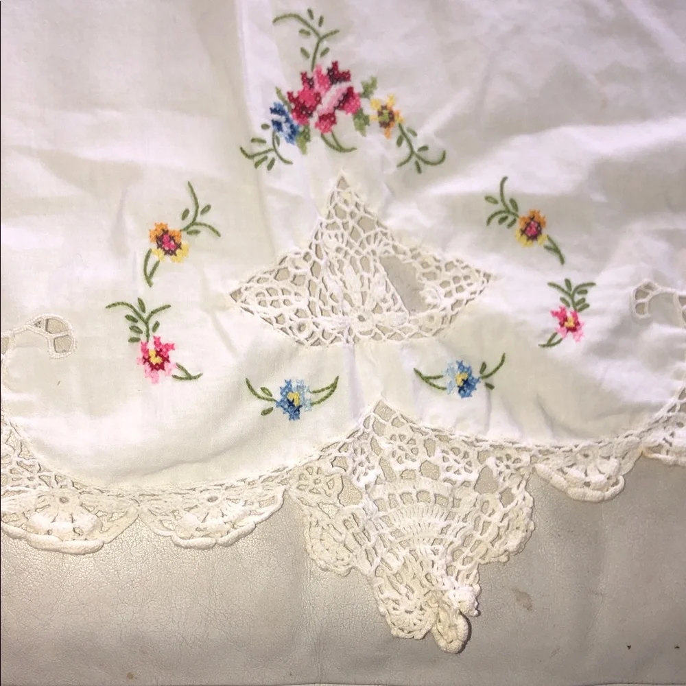 VINTAGE UPCYCLED COTTON TABLECLOTH EMBROIDERY & CROCHET DETAILS